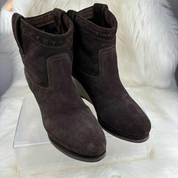 ARIAT BROADWAY WESTER WEDGE ANKLE BOOTS - Picture 1 of 11